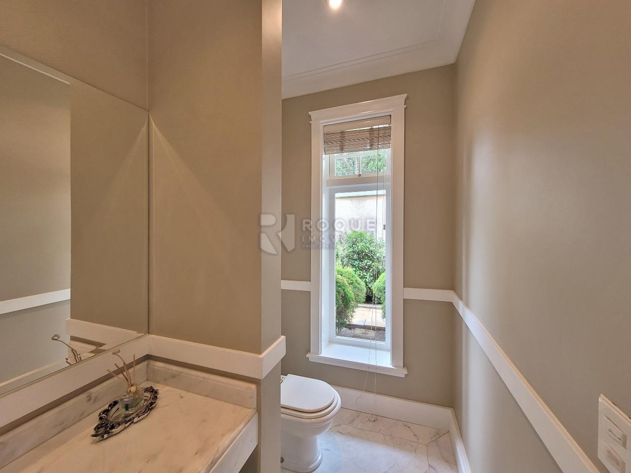 Casa em condomínio à venda no bairro Jardim Aquárius: LAVABO