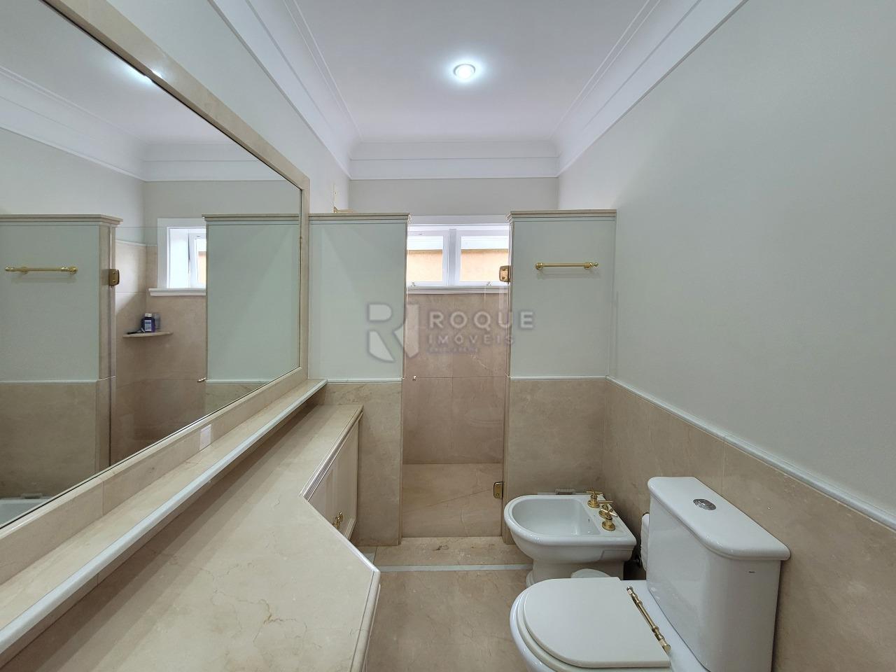 Casa em condomínio à venda no bairro Jardim Aquárius: BANHEIRO SUÍTE 1