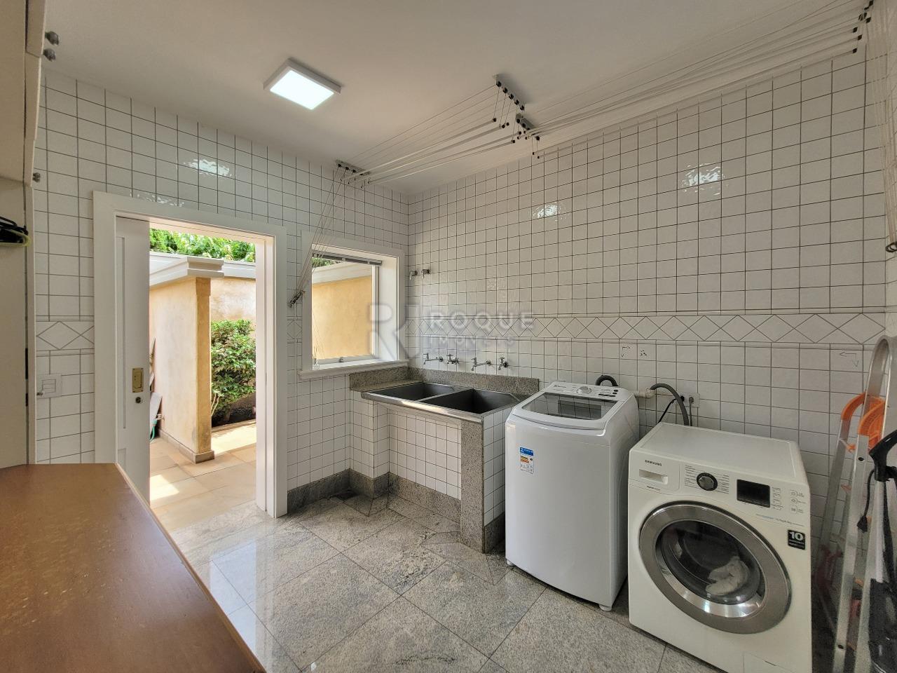 Casa em condomínio à venda no bairro Jardim Aquárius: LAVANDERIA