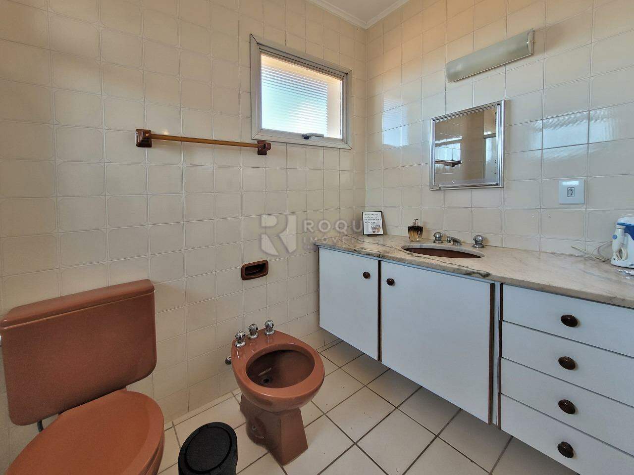 Apartamento à venda no bairro Cidade Jardim: BANHEIRO SUÍTE