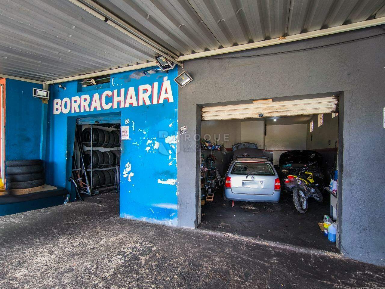 Casa com salão à venda no bairro Jardim Residencial Vitória: SALÕES COMERCIAIS