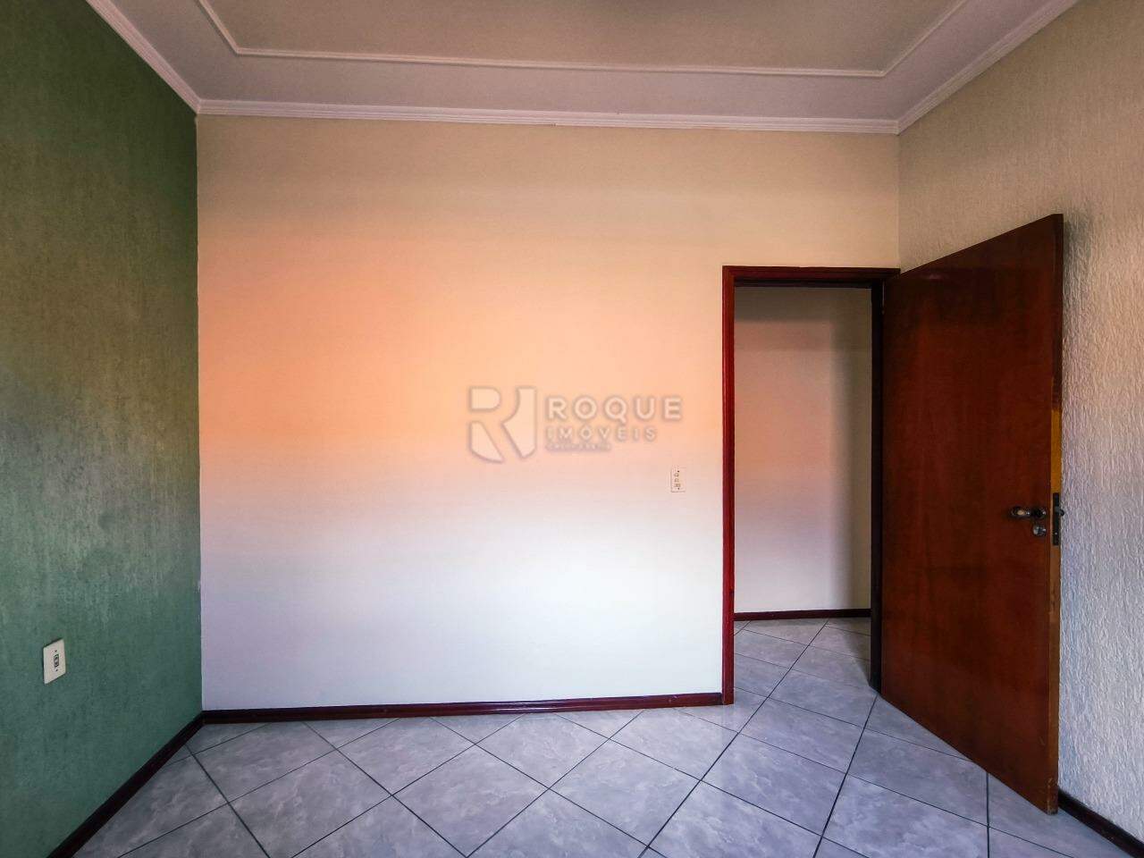 Casa com salão à venda no bairro Jardim Residencial Vitória: DORMITÓRIO 2