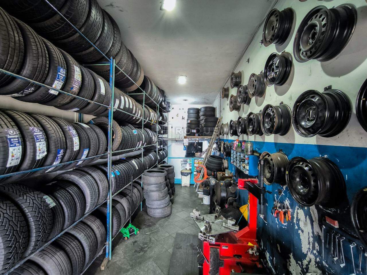 Casa com salão à venda no bairro Jardim Residencial Vitória: SALÃO COMERCIAL 1