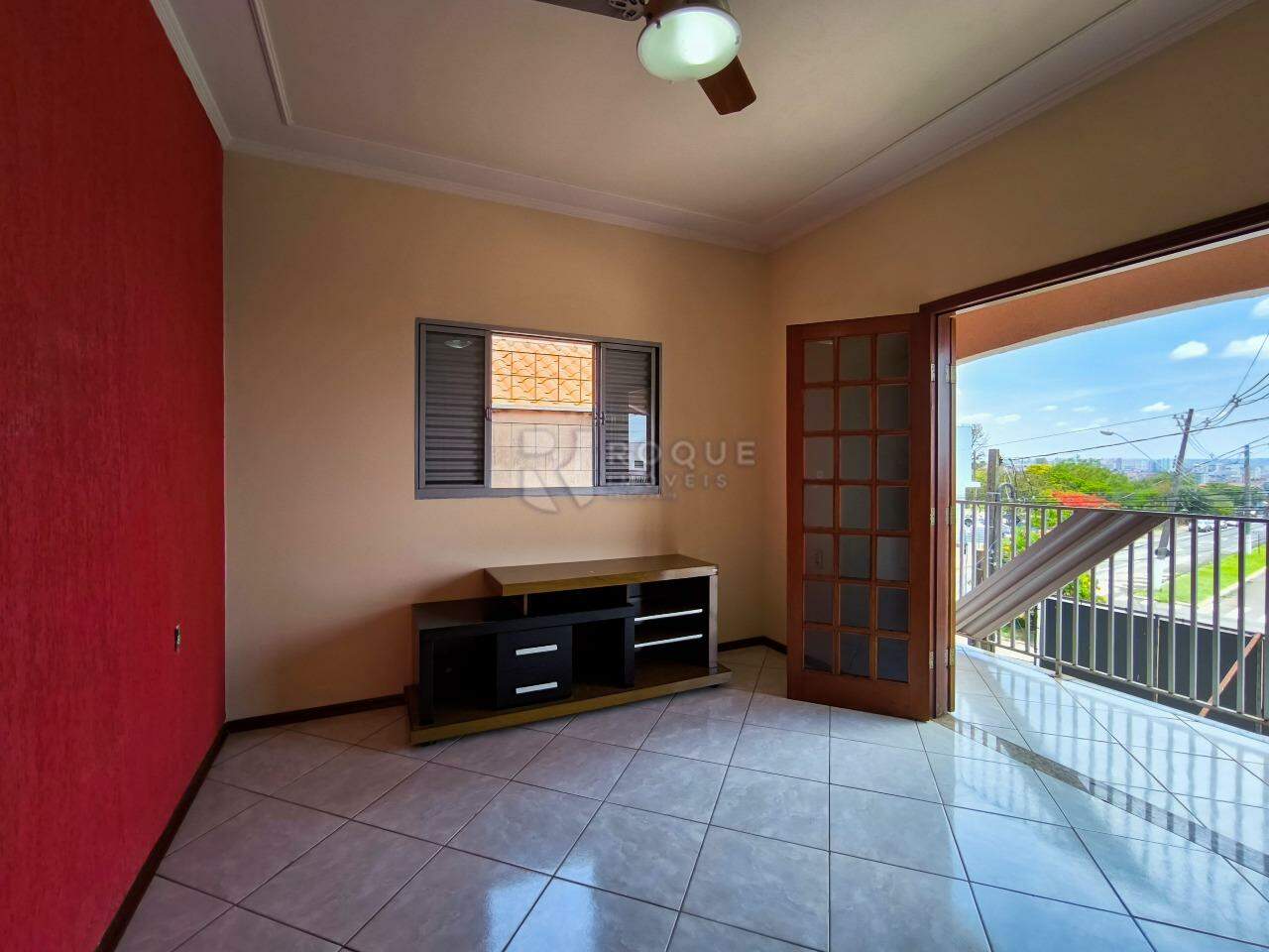 Casa com salão à venda no bairro Jardim Residencial Vitória: SUÍTE