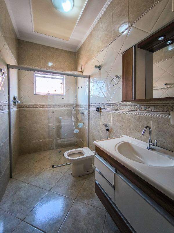 Casa com salão à venda no bairro Jardim Residencial Vitória: BANHEIRO SOCIAL