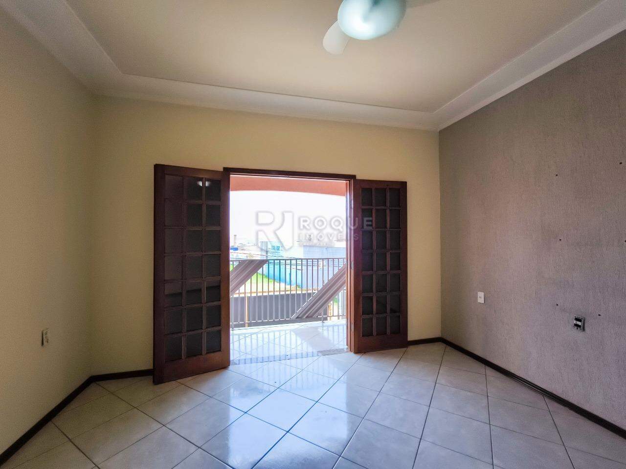 Casa com salão à venda no bairro Jardim Residencial Vitória: DORMITÓRIO 1