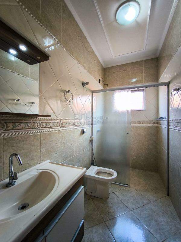 Casa com salão à venda no bairro Jardim Residencial Vitória: WC SUÍTE