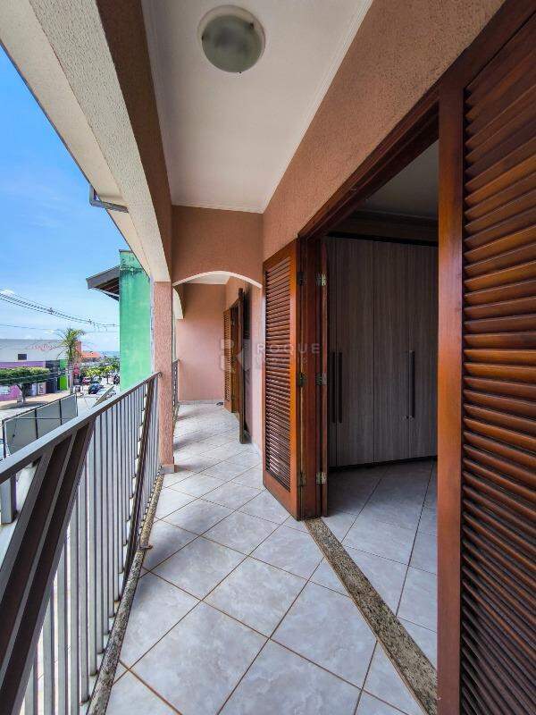 Casa com salão à venda no bairro Jardim Residencial Vitória: SACADA SUÍTE