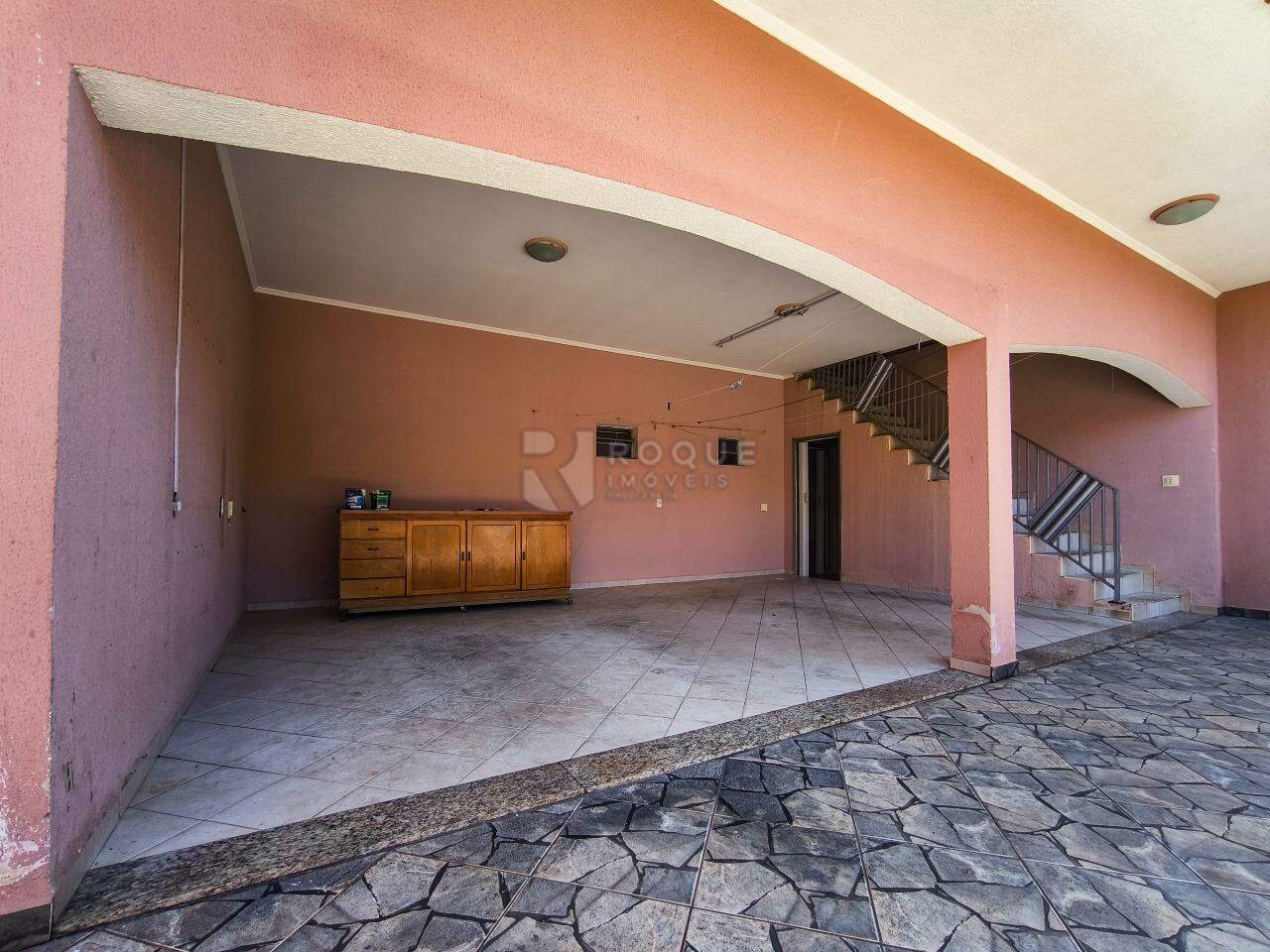 Casa com salão à venda no bairro Jardim Residencial Vitória: GARAGEM