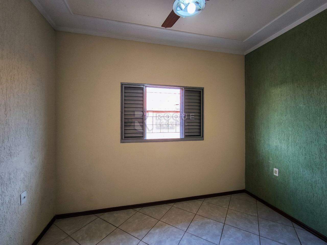 Casa com salão à venda no bairro Jardim Residencial Vitória: DORMITÓRIO 2