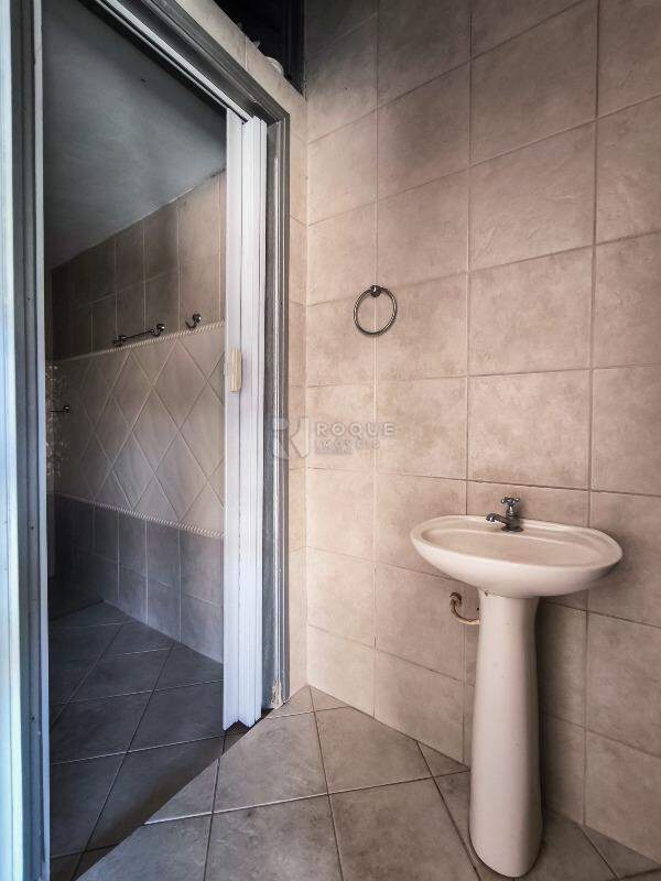 Casa com salão à venda no bairro Jardim Residencial Vitória: LAVABO