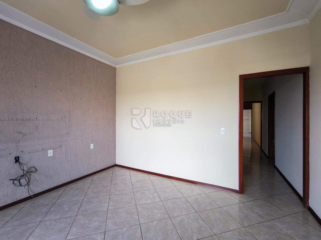 Casa com salão à venda no bairro Jardim Residencial Vitória: DORMITÓRIO 1