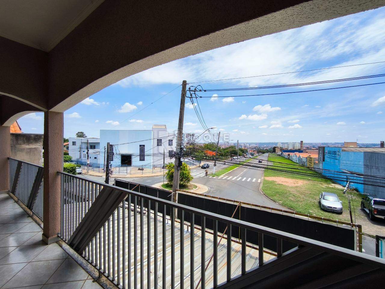 Casa com salão à venda no bairro Jardim Residencial Vitória: VISTA PARCIAL