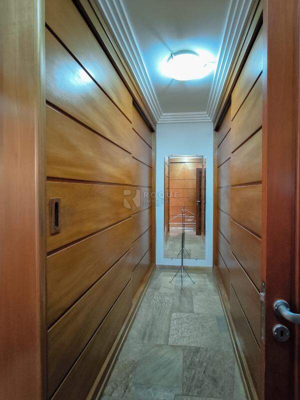 Casa em condomínio para aluguel no bairro Jardim Residencial Monsenhor Rossi: CLOSET SUÍTE