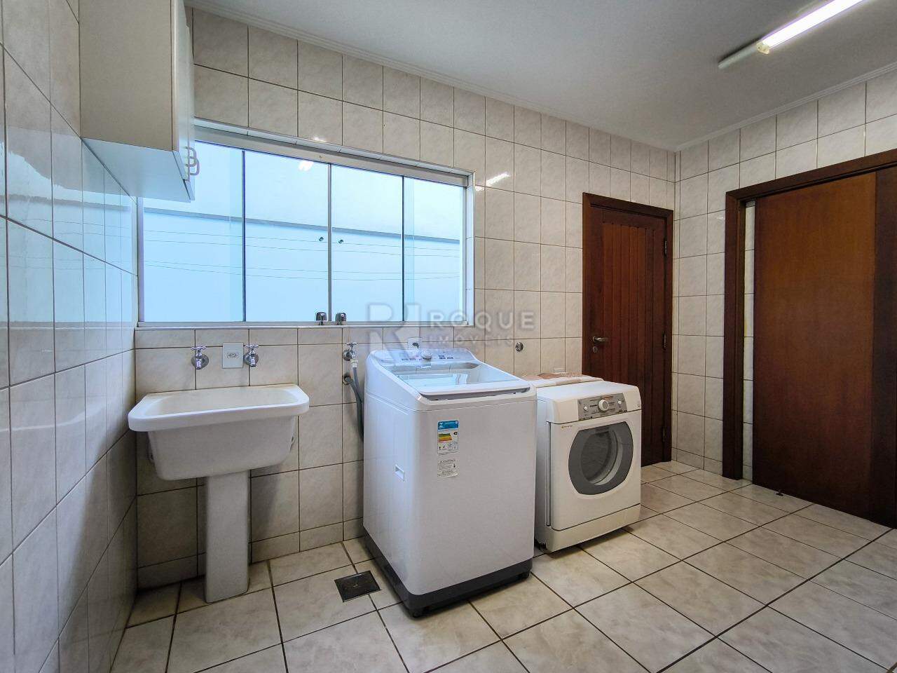 Casa em condomínio para aluguel no bairro Jardim Residencial Monsenhor Rossi: LAVANDERIA