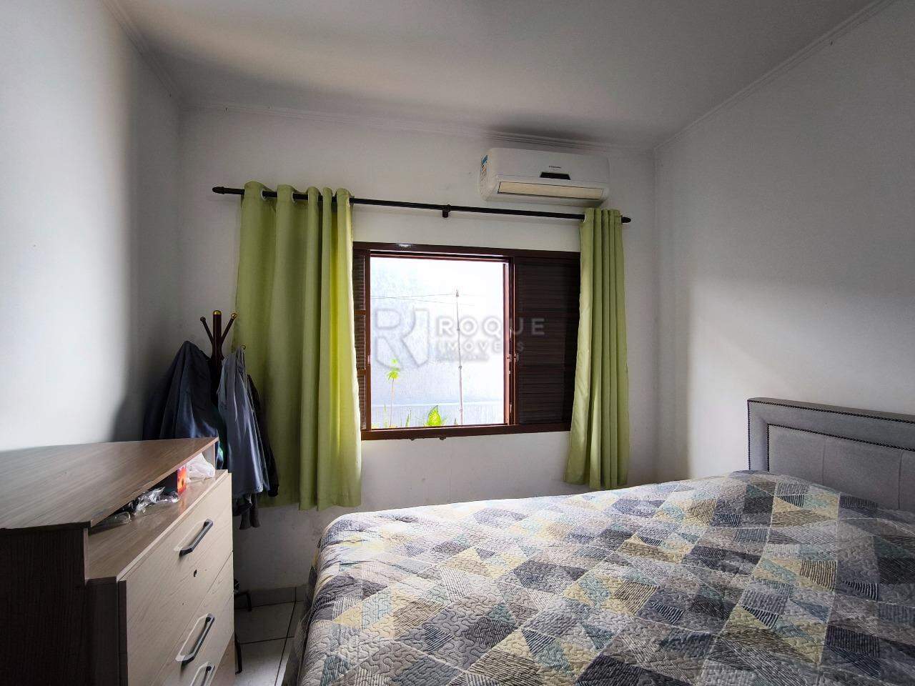 Casa Residencial à venda no bairro Vila Camargo: SUÍTE