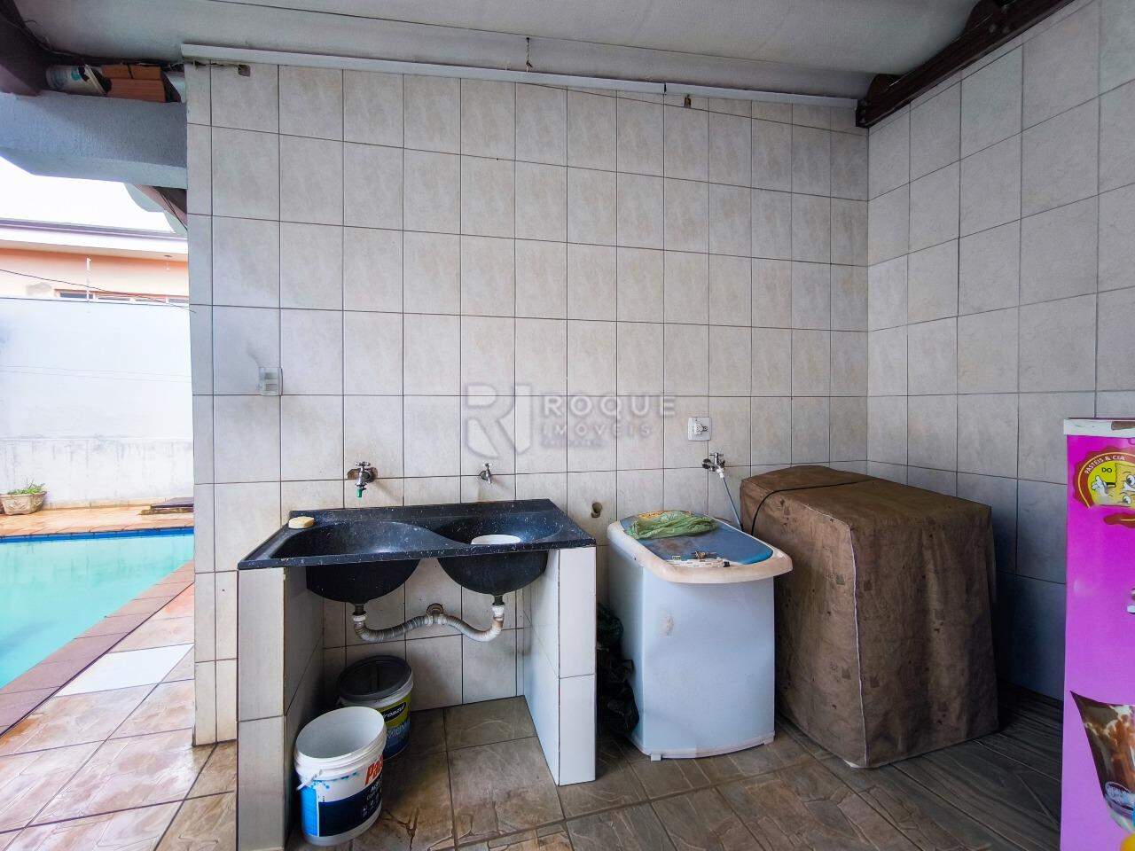 Casa Residencial à venda no bairro Vila Camargo: LAVANDERIA