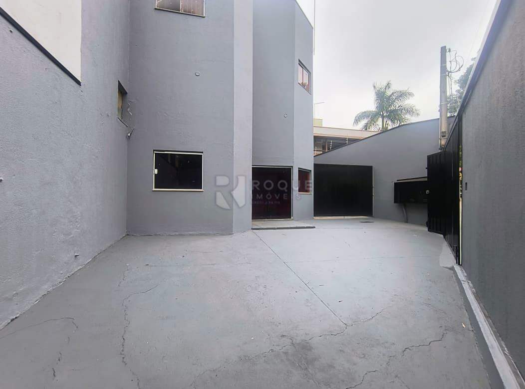 Salão para aluguel no bairro Parque Residencial Stahlberg: Garagem