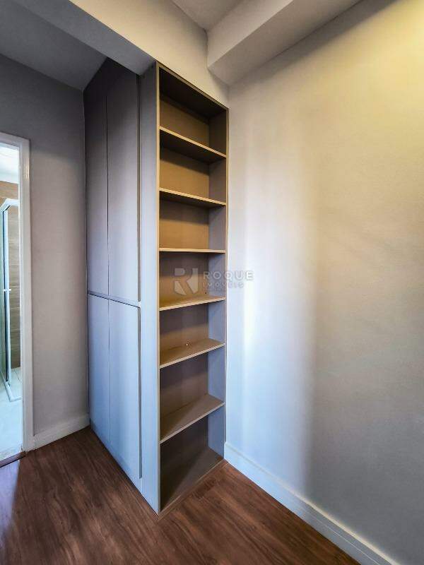 Apartamento à venda no bairro Jardim Esmeralda: ROUPEIRO