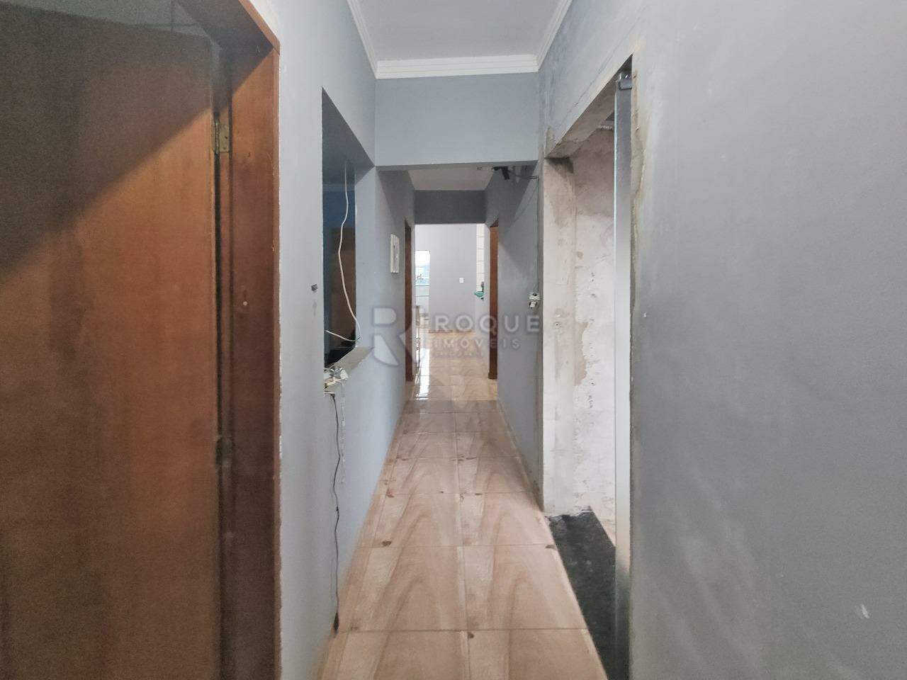 Casa Residencial à venda no bairro Jardim Residencial Dona Santina Paroli Peccinini: CORREDOR INTERNO