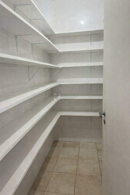 Casa Residencial para aluguel no bairro Parque Egisto Ragazzo: Despensa
