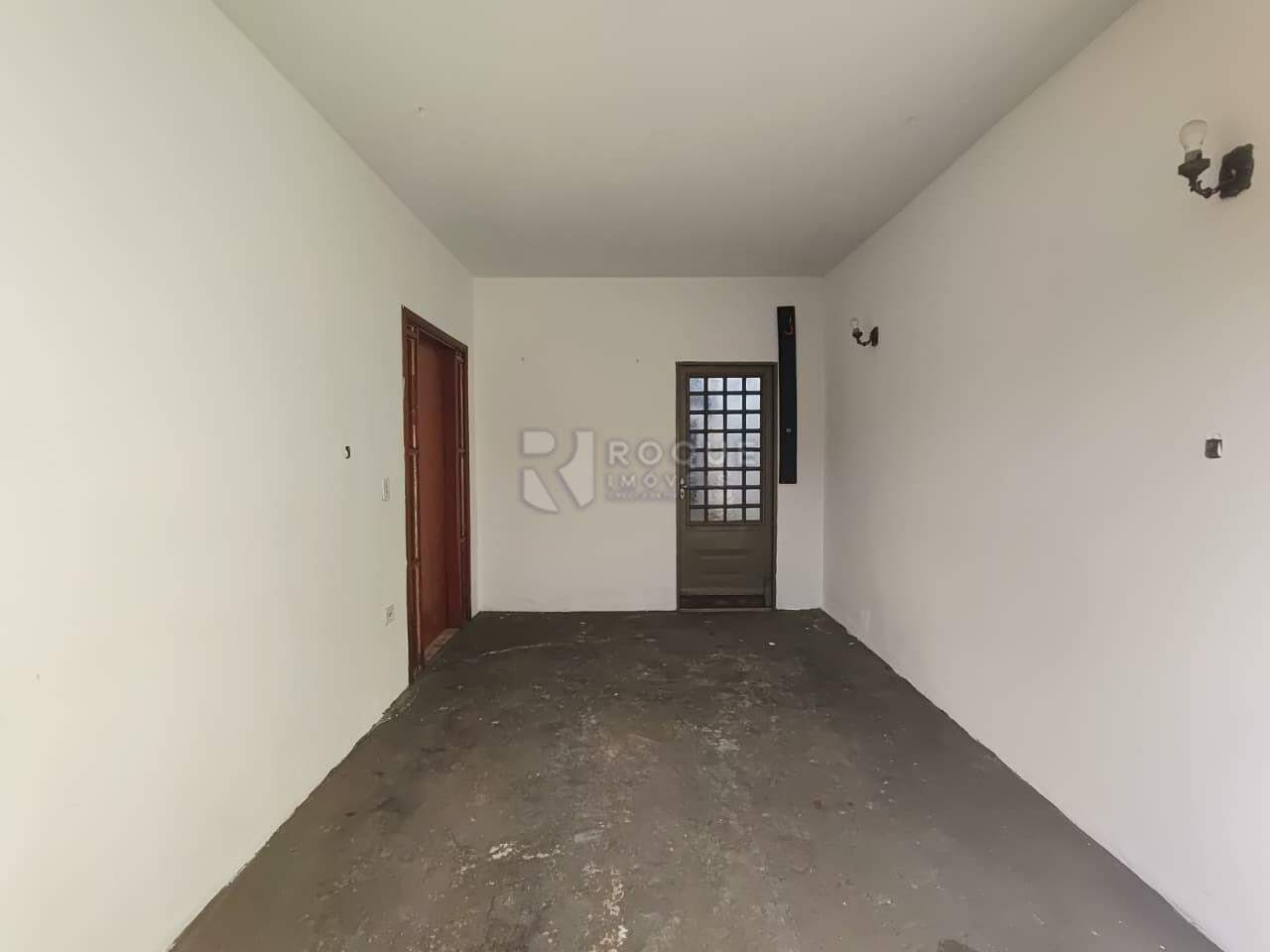 Casa Residencial para aluguel no bairro Jardim Residencial Roseira: Garagem coberta