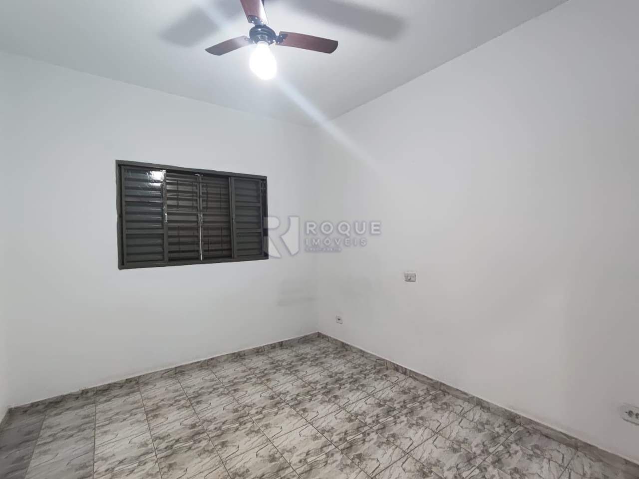 Casa Residencial para aluguel no bairro Jardim Residencial Roseira: Dormitório 01