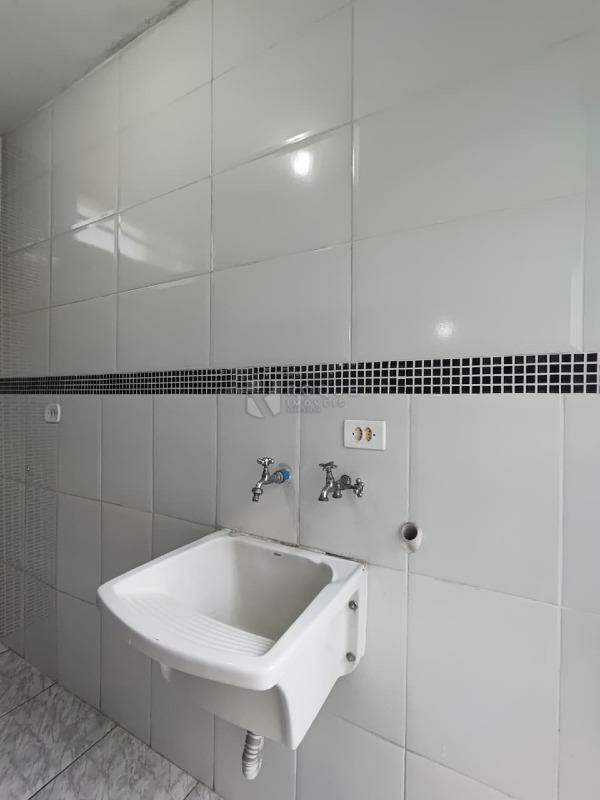 Casa Residencial para aluguel no bairro Jardim Residencial Roseira: Lavanderia
