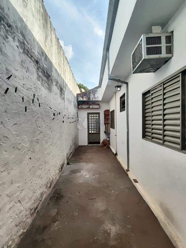 Casa Residencial para aluguel no bairro Jardim Residencial Roseira: Corredor externo