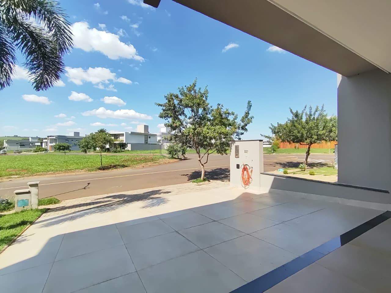 Casa em condomínio para aluguel no bairro Residenciais Fazenda Itapema: Garagem