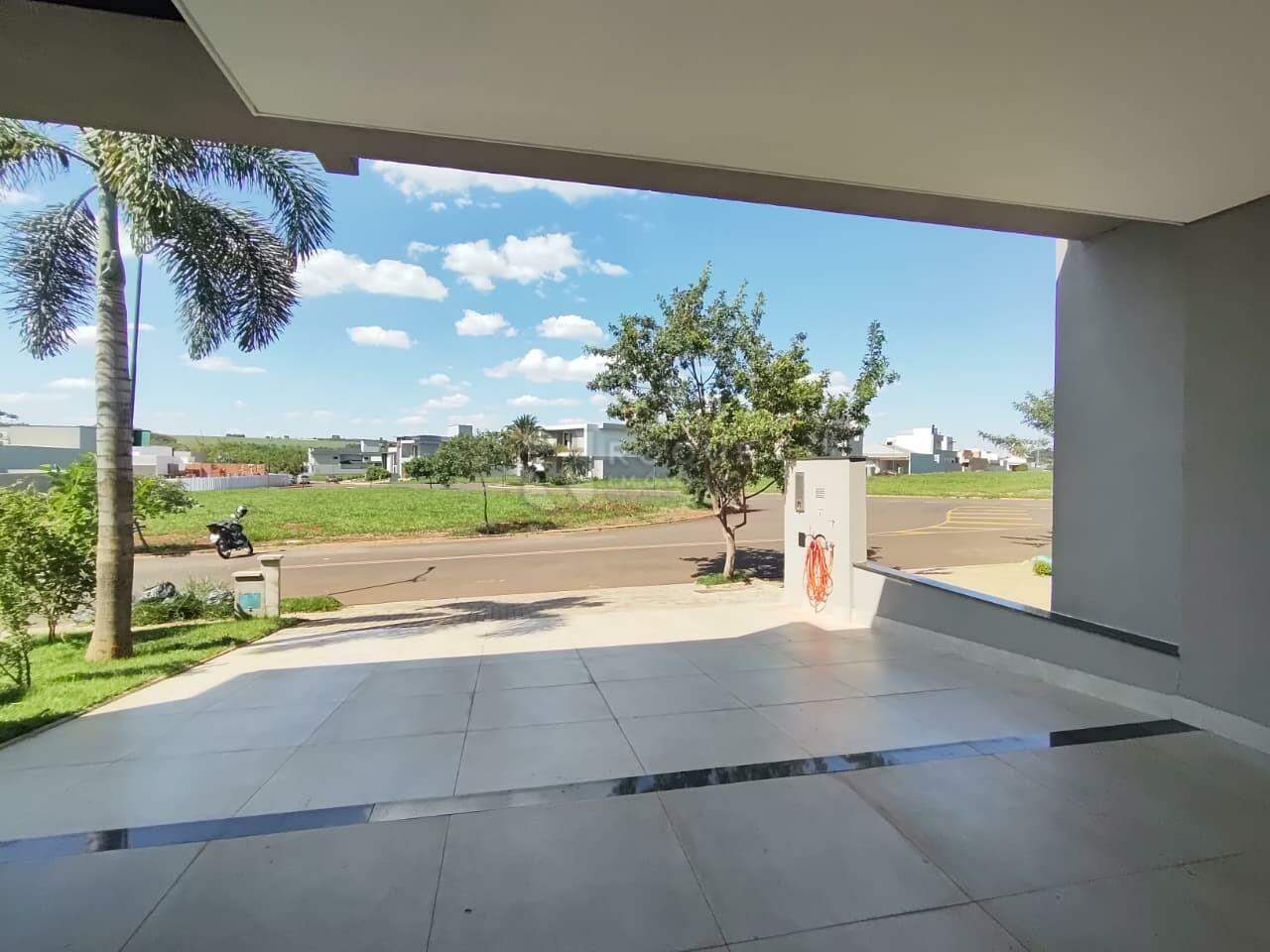Casa em condomínio para aluguel no bairro Residenciais Fazenda Itapema: Garagem