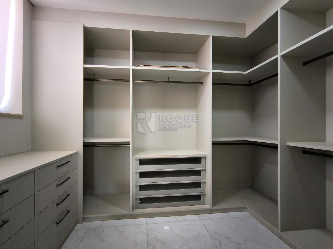 Casa em condomínio à venda no bairro Parque São Bento: CLOSET SUÍTE MASTER