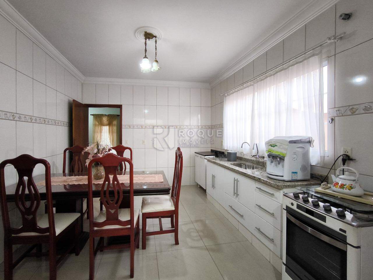 Casa com salão à venda no bairro Vila Teixeira Marques: COZINHA