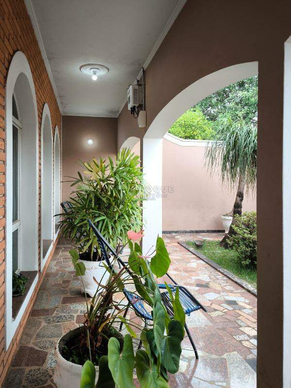 Casa com salão à venda no bairro Vila Teixeira Marques: VARANDA