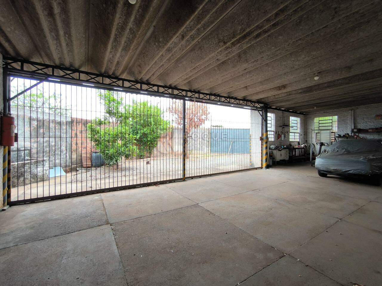 Casa com salão à venda no bairro Vila Teixeira Marques: SALÃO