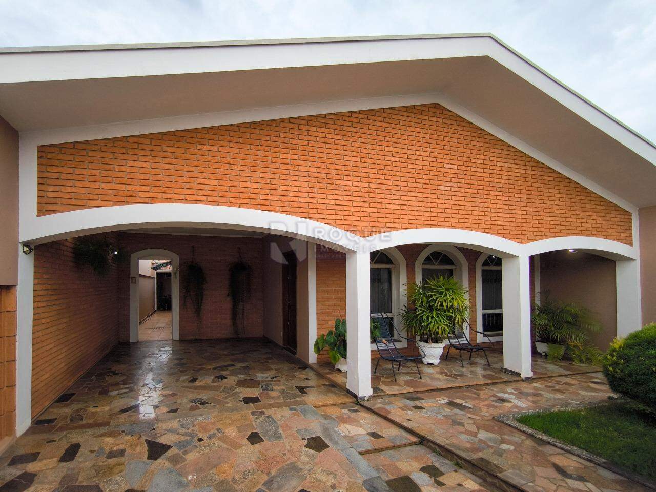 Casa com salão à venda no bairro Vila Teixeira Marques: FRENTE