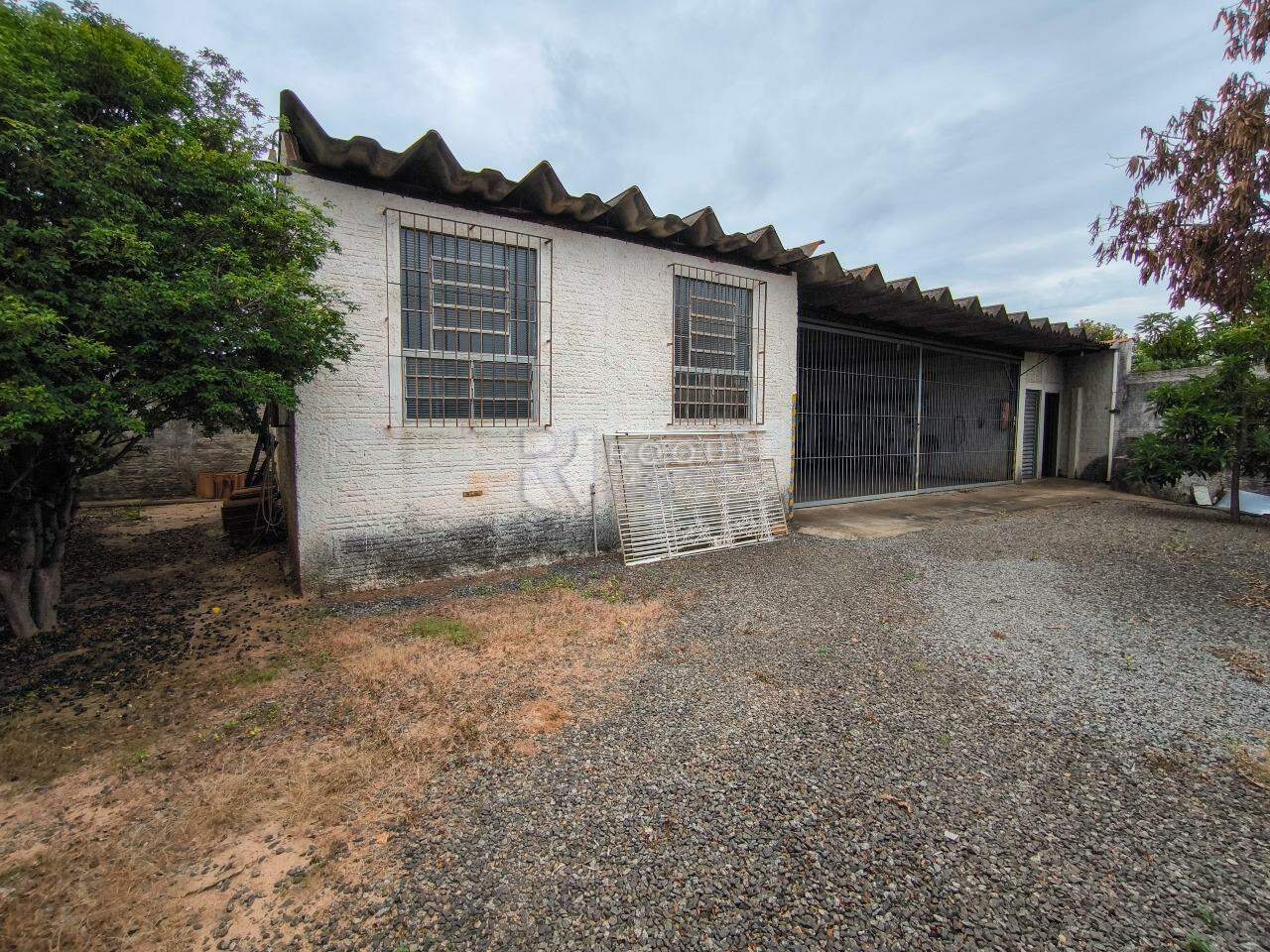 Casa com salão à venda no bairro Vila Teixeira Marques: SALÃO