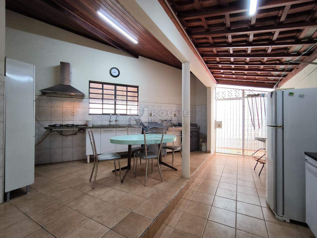 Casa com salão à venda no bairro Vila Teixeira Marques: ÁREA GOURMET