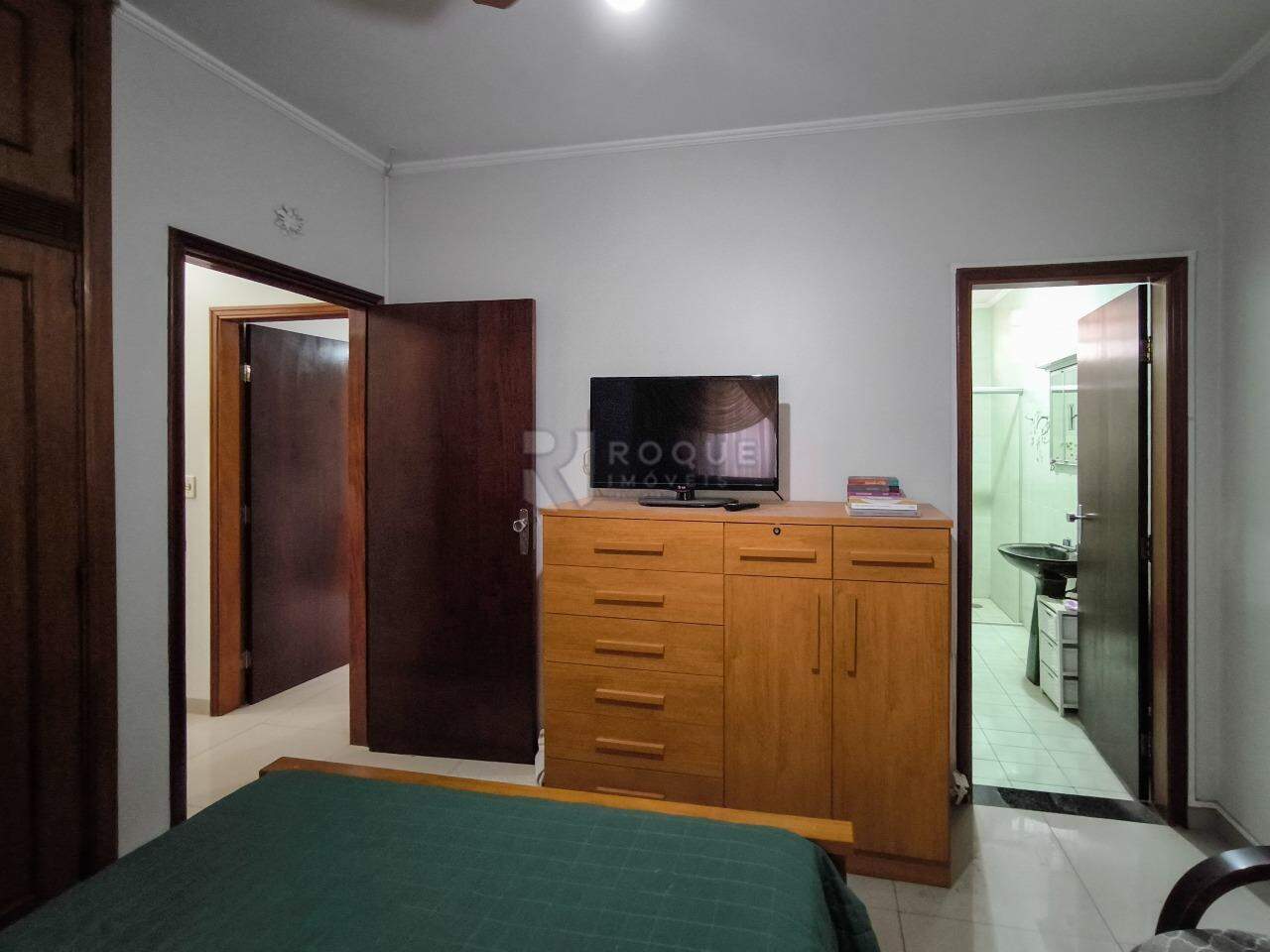 Casa com salão à venda no bairro Vila Teixeira Marques: SUÍTE