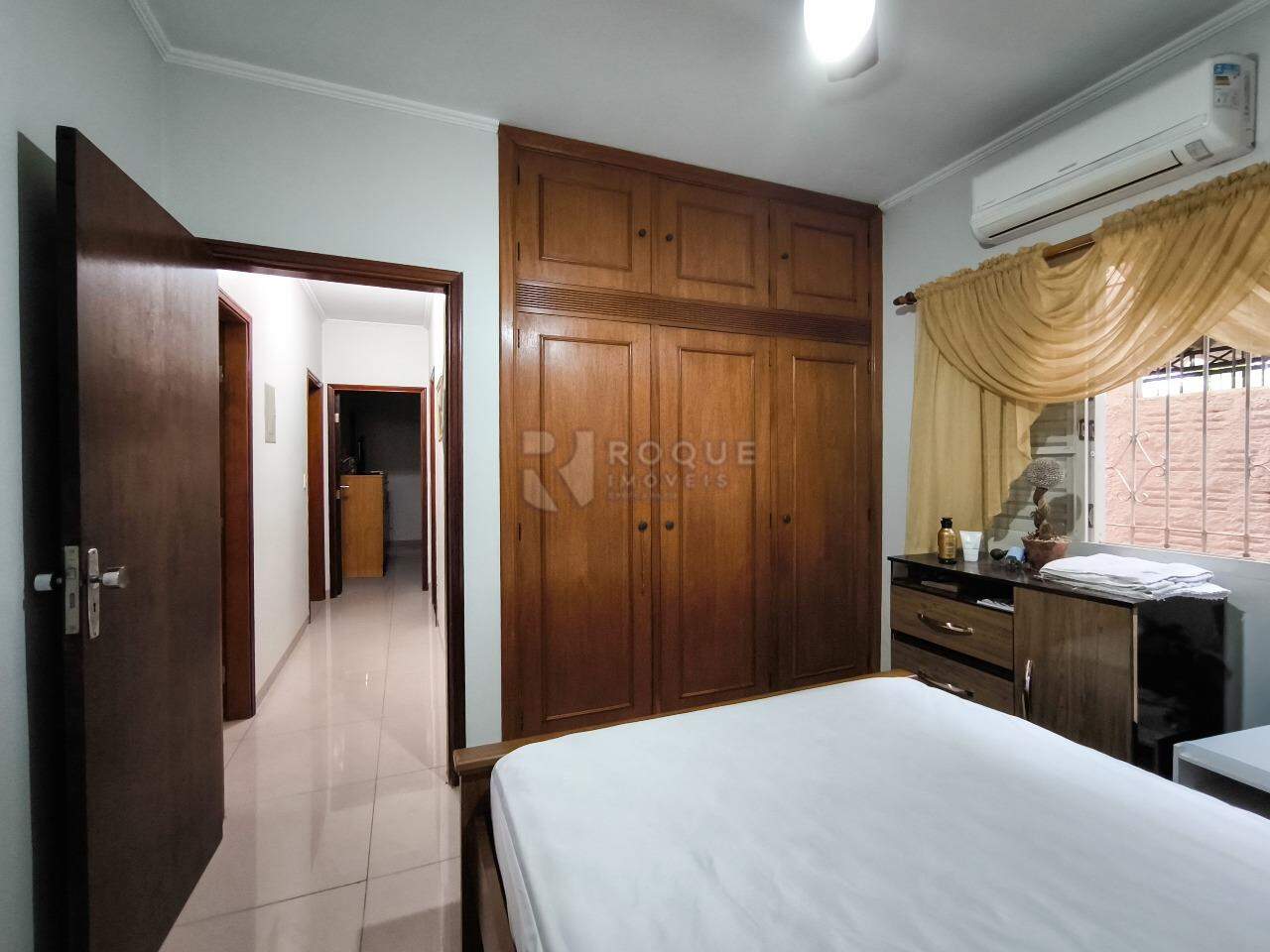 Casa com salão à venda no bairro Vila Teixeira Marques: DORMITÓRIO 1