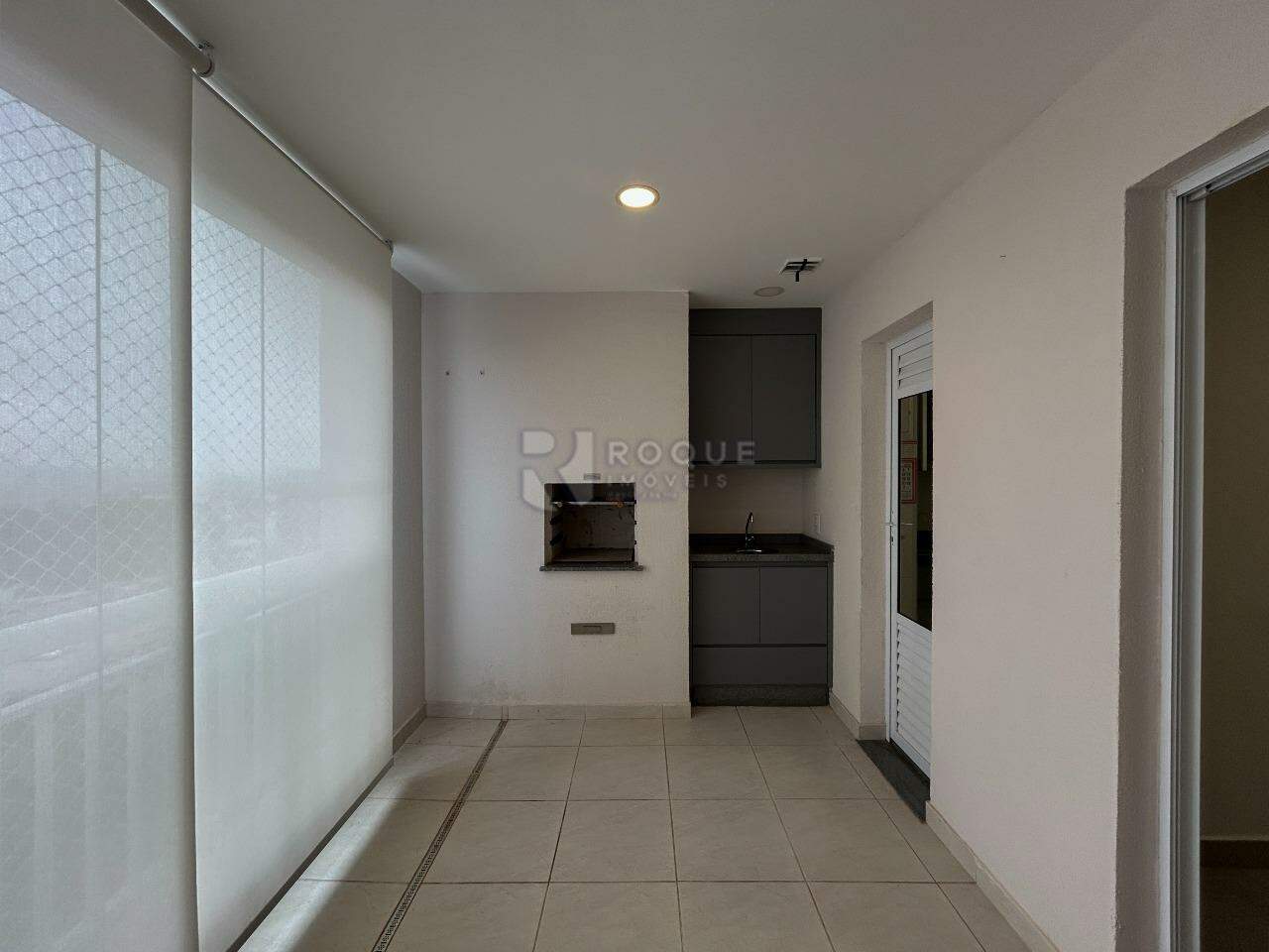 Apartamento para aluguel no bairro Vila Santa Rosália: Sacada