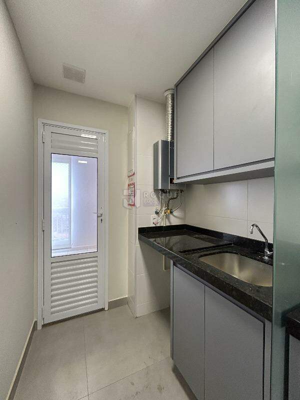 Apartamento para aluguel no bairro Vila Santa Rosália: Área de serviço 