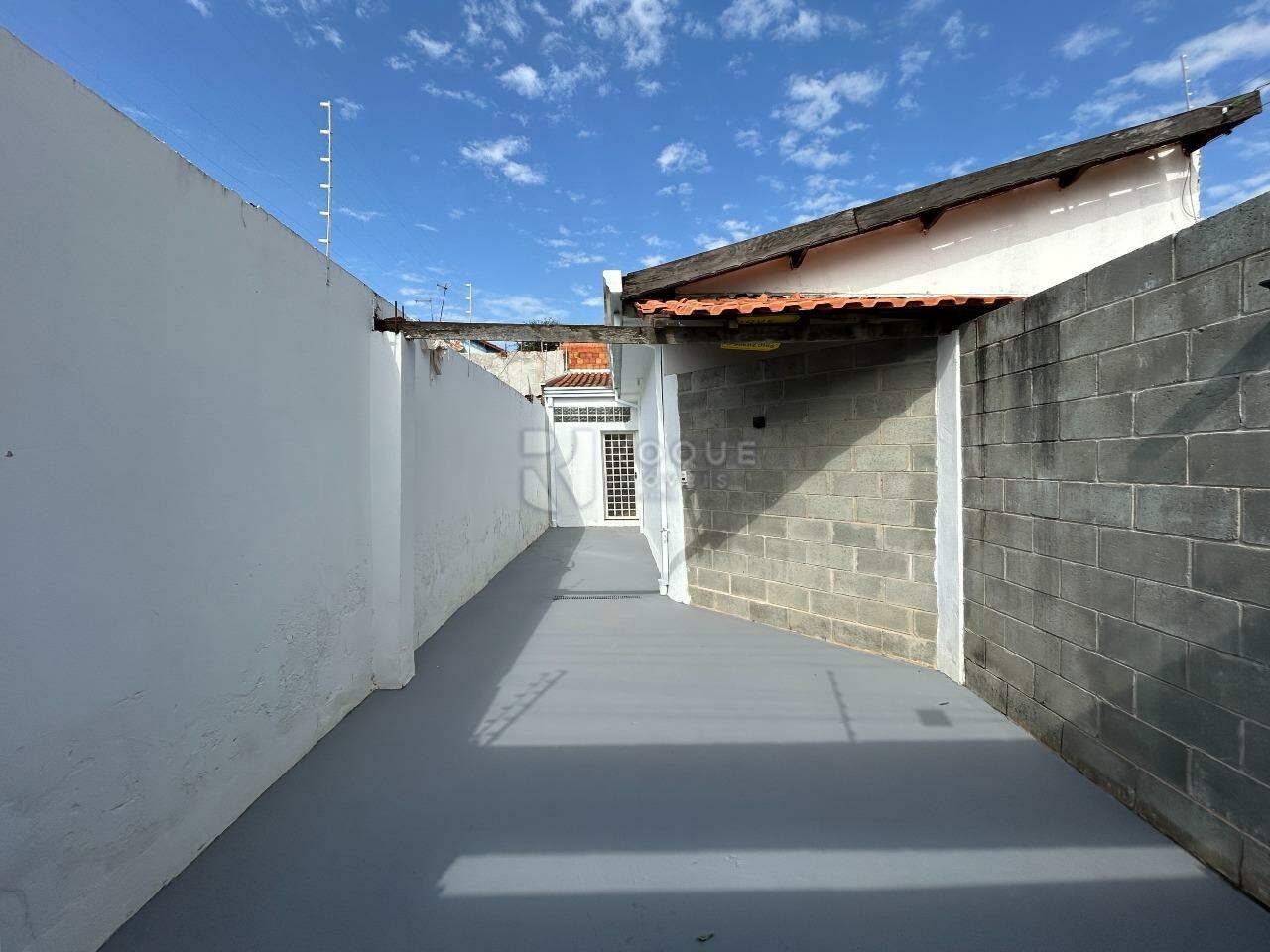 Casa Residencial para aluguel no bairro Parque Residencial Abílio Pedro: Garagem 