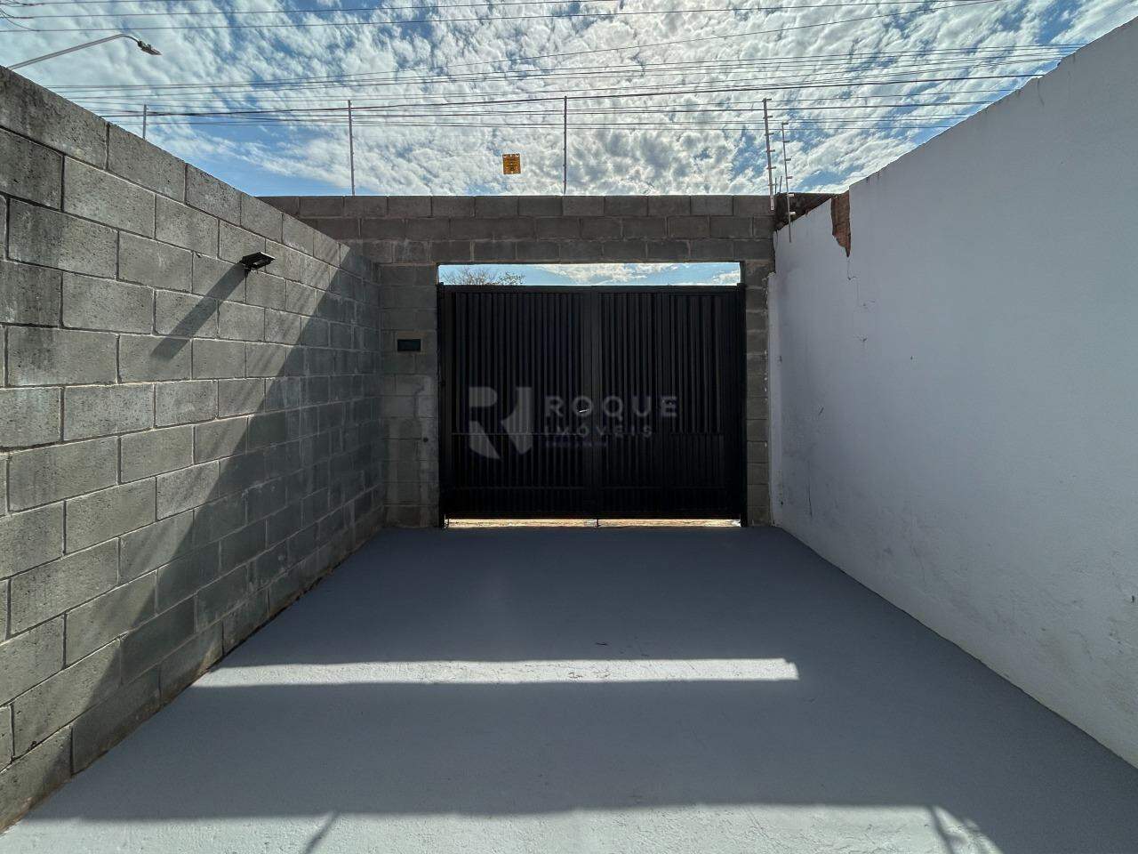 Casa Residencial para aluguel no bairro Parque Residencial Abílio Pedro: Garagem 