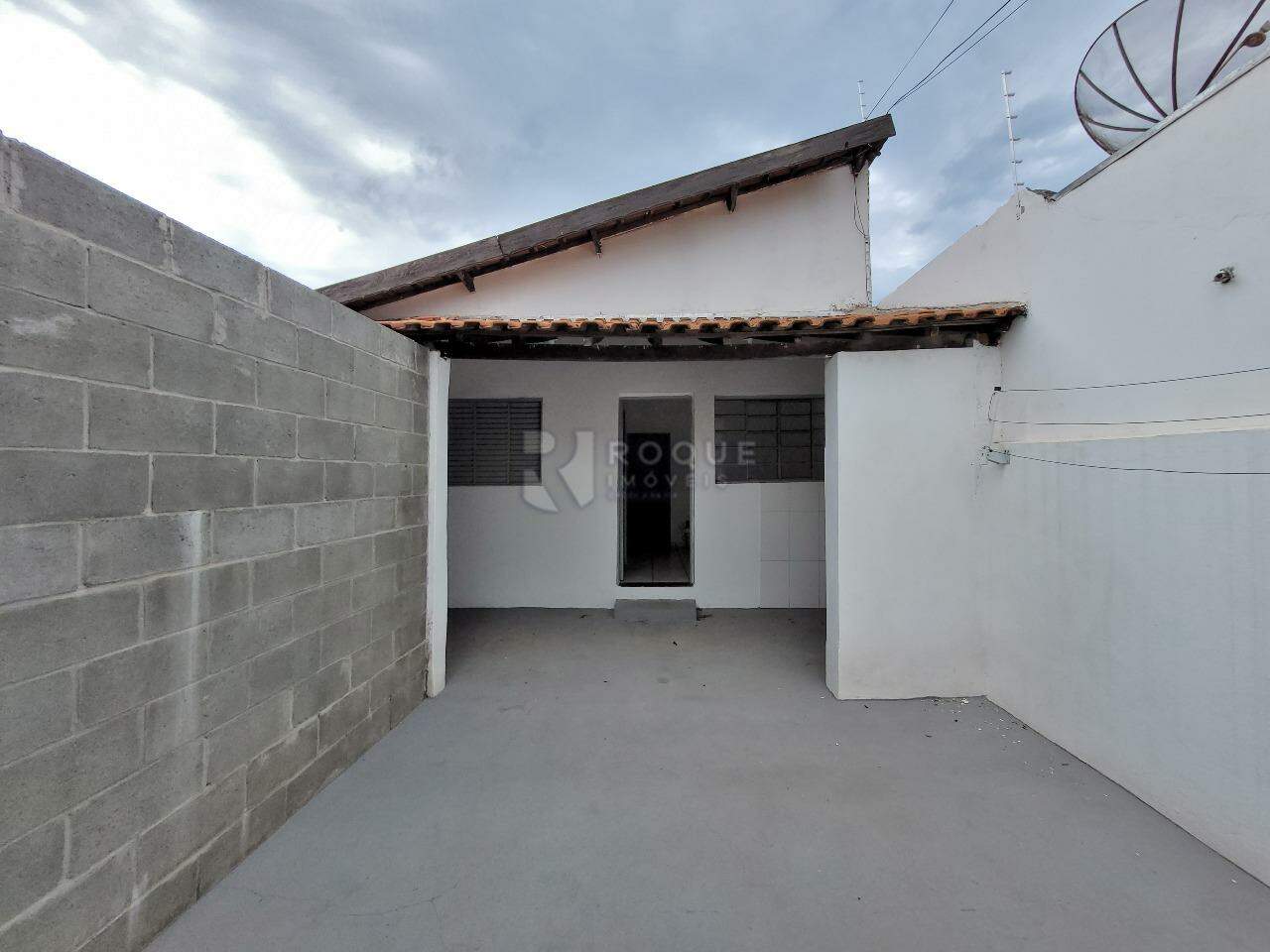 Casa Residencial para aluguel no bairro Parque Residencial Abílio Pedro: Garagem