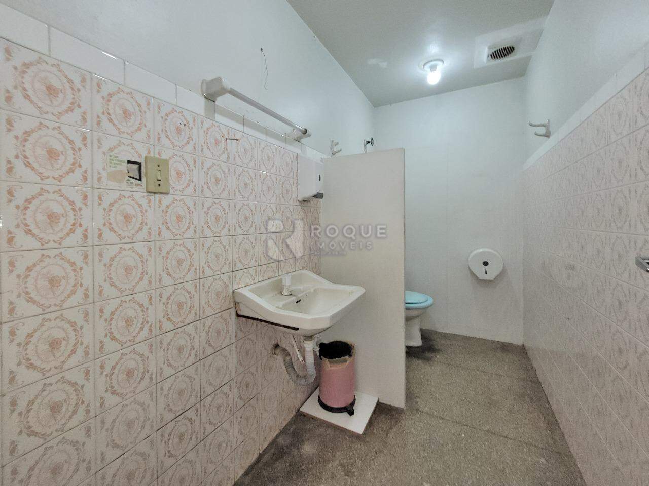 Salão para aluguel no bairro Centro: Wc masculino