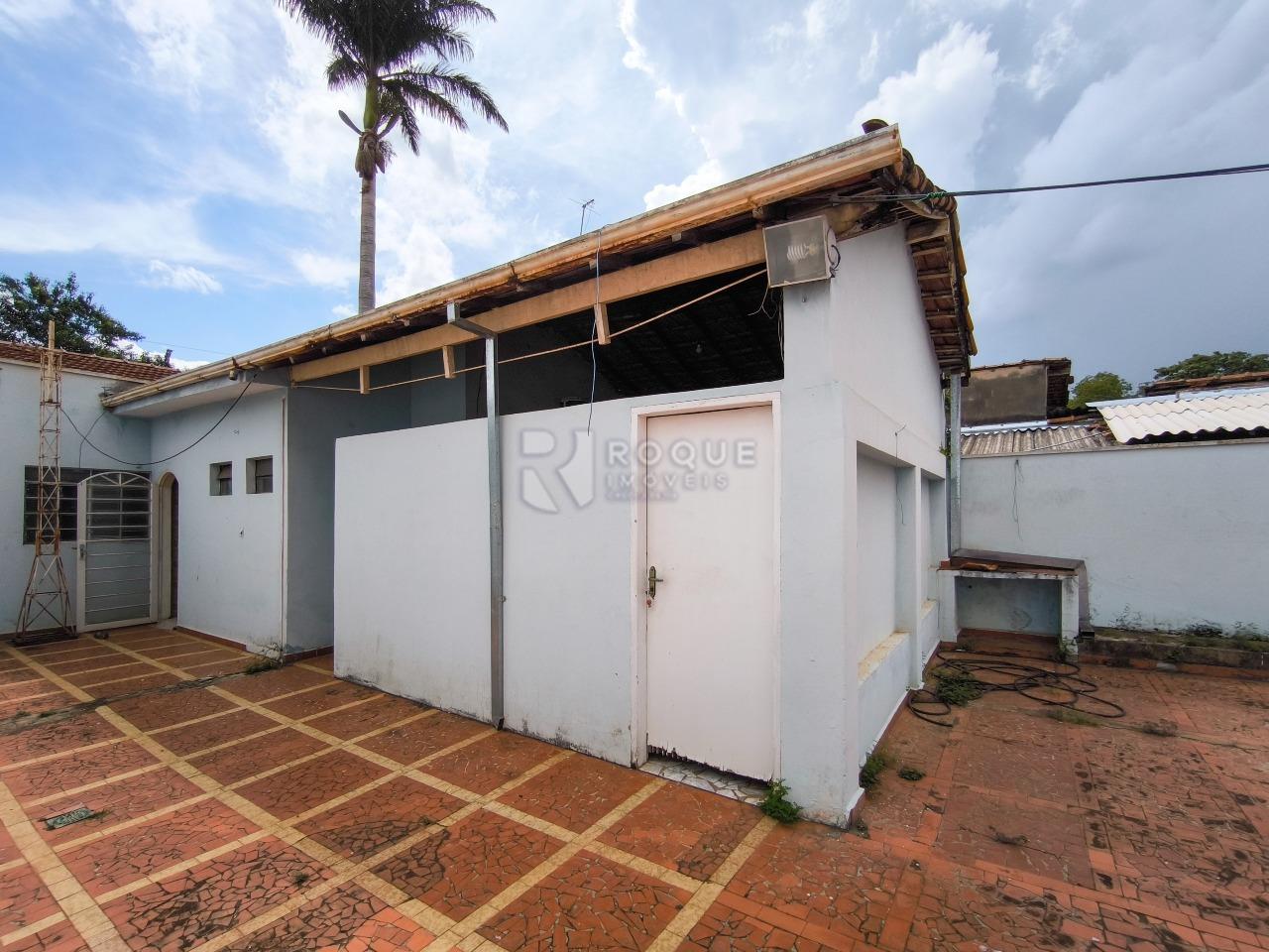 Casa Comercial à venda no bairro Vila Anita: ÁREA DE SERVIÇO