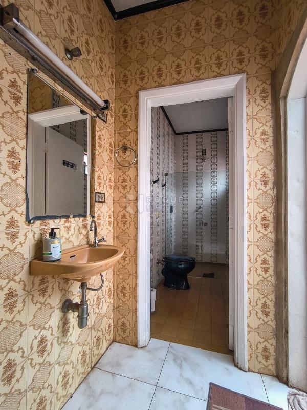 Casa Comercial à venda no bairro Vila Anita: LAVABO