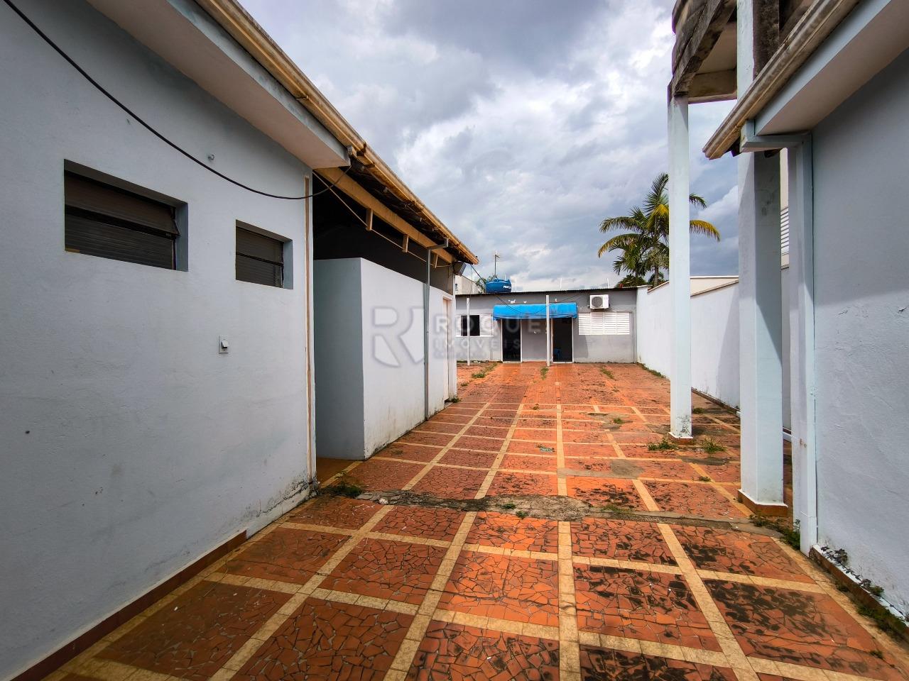 Casa Comercial à venda no bairro Vila Anita: QUINTAL