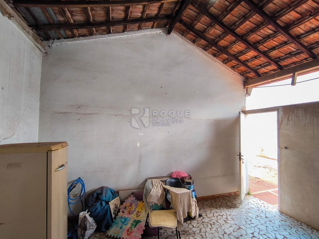 Casa Comercial à venda no bairro Vila Anita: ÁREA DE SERVIÇO